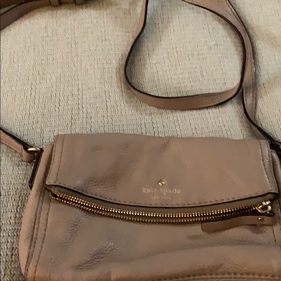 Kate spade crossbody purse . FINAL MARK DOWN !!! - Picture 2 of 6